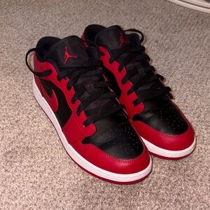 Nike Men's Red and Black Sneakers